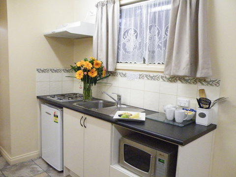 Hamilton Caravan Park - South Australia Travel 4