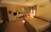 Ned's Bed Horse And Dog-Otel - Clybucca - South Australia Travel 0