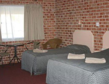 Gloucester Country Lodge - South Australia Travel 4