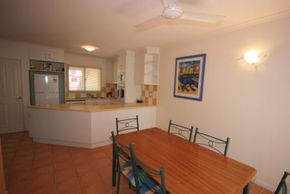 Beach Court Holiday Villas - South Australia Travel 3