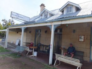 Marshall McMahon Inn - South Australia Travel 0