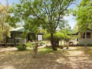 Red Tractor Retreat - South Australia Travel 0