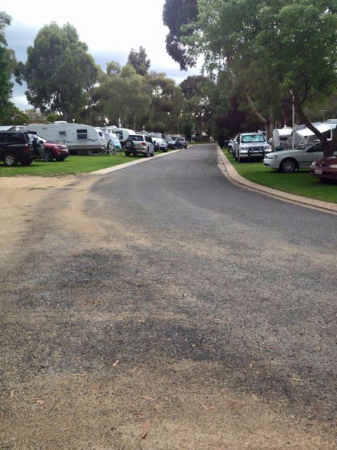 Young Caravan Tourist Park - South Australia Travel 3