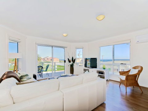 Century 21 SouthCoast: Moana Blue - South Australia Travel 10