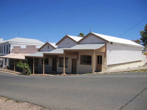 Carmines Antiques And Accommodation - South Australia Travel 0
