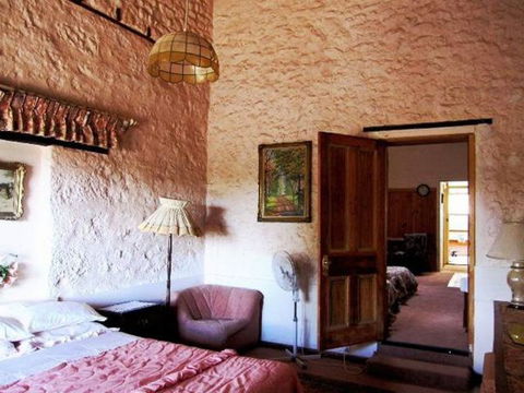 Carmines Antiques And Accommodation - South Australia Travel 2