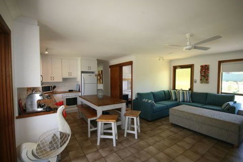 LJ Hooker Goolwa Holiday Rentals - 15 Eaton Avenue, Goolwa Beach - South Australia Travel 2