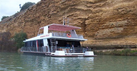 Takeme2 Houseboat - South Australia Travel 1