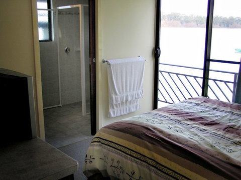 Takeme2 Houseboat - South Australia Travel 3