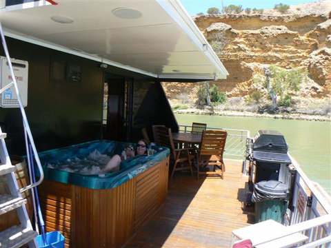 Takeme2 Houseboat - South Australia Travel 4