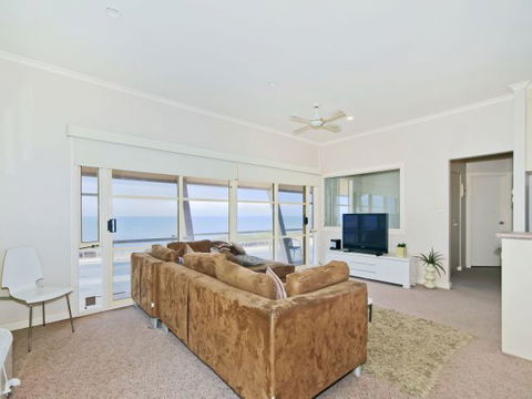 Century 21 SouthCoast: Salt - South Australia Travel 2