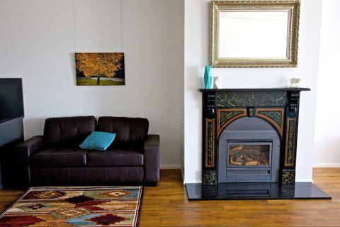 Penguin Beachfront Apartments - South Australia Travel 4