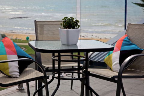 Penguin Beachfront Apartments - South Australia Travel 6