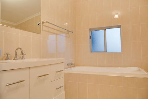 Sapphire Cottage - South Australia Travel 17