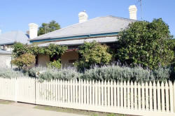Florennes Heritage Cottage - South Australia Travel 0