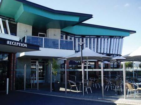 Highlander Hotel Bar Kitchen Rooftop - South Australia Travel 0