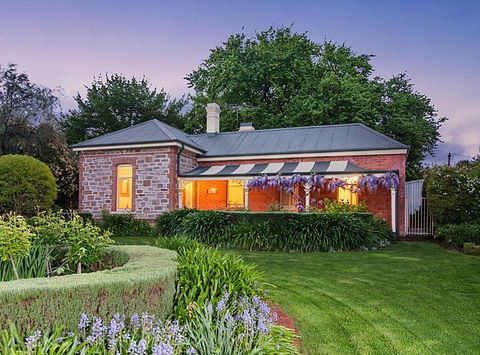 Dumas House - South Australia Travel 1