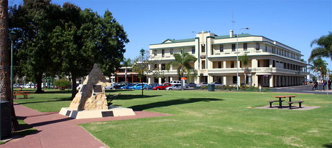 Renmark Hotel/Motel & Function Centre - South Australia Travel 8