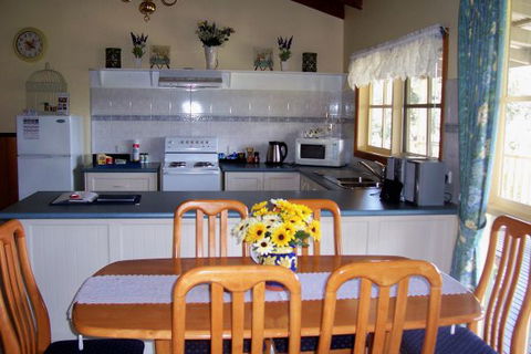 Sunflower Cottage - South Australia Travel 1