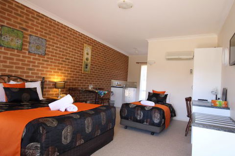 Top Of The Town Motor Inn Yackandandah - South Australia Travel 7