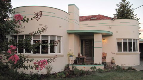B&B Wodonga - Art Deco Accommodation - South Australia Travel 0