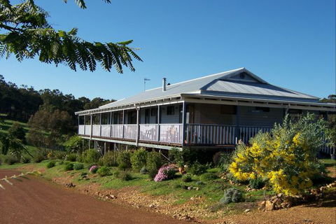 Blue House Bed And Breakfast - South Australia Travel 0