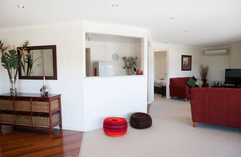 C-Deck Beach House Apartment - South Australia Travel 5
