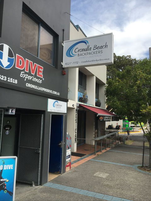 Cronulla Beach Backpackers - South Australia Travel 0