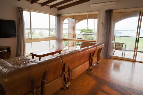 Greenwell Point House - South Australia Travel 1