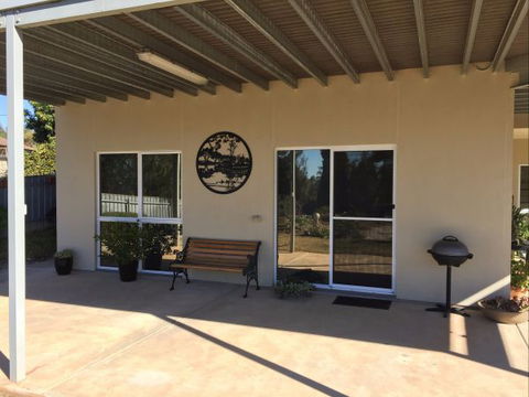 Lyreen's Apartment Bed And Breakfast - South Australia Travel 4