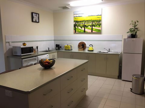 Lyreen's Apartment Bed And Breakfast - South Australia Travel 5