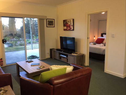 Lyreen's Apartment Bed And Breakfast - South Australia Travel 6
