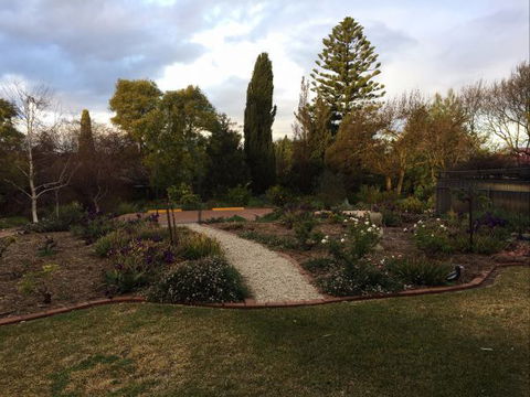 Lyreen's Apartment Bed And Breakfast - South Australia Travel 9