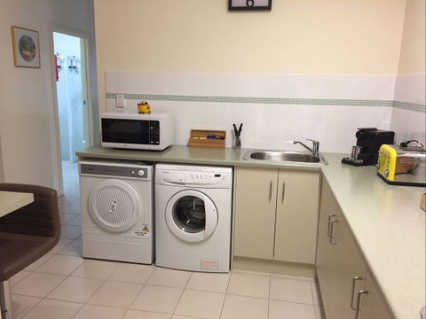 Lyreen's Apartment Bed And Breakfast - South Australia Travel 10
