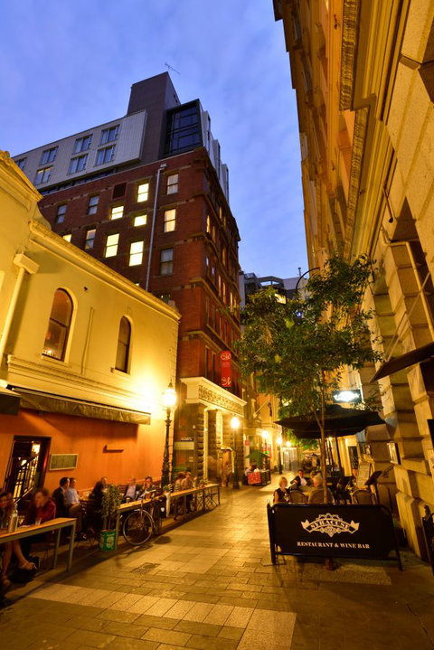 Metro Apartments On Bank Place - South Australia Travel 7