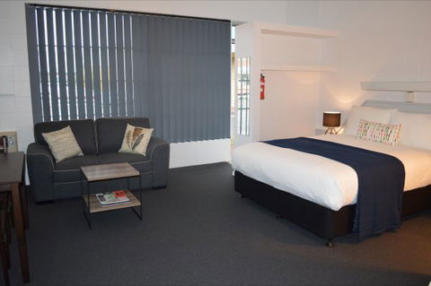 Penguin Seaside Motel - South Australia Travel 0