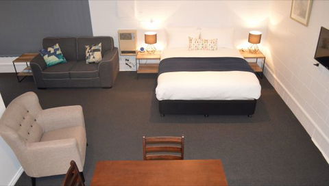 Penguin Seaside Motel - South Australia Travel 3