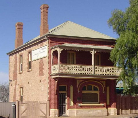 Savings Bank Of South Australia - Old Quorn Branch - South Australia Travel 0