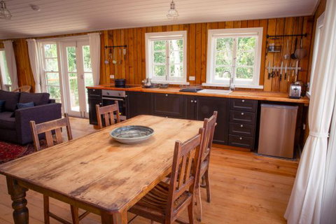 Sandalwood Shearing Shed - South Australia Travel 5