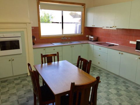 Smith Street Cottage - South Australia Travel 5