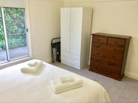 Smith Street Cottage - South Australia Travel 6