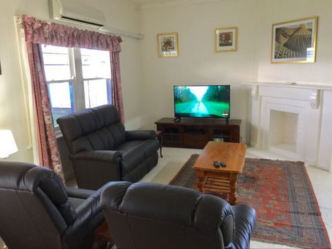 Smith Street Cottage - South Australia Travel 7