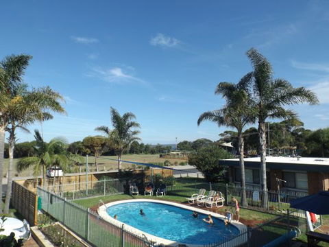 Surfside Holiday Apartments - South Australia Travel 1