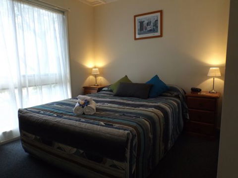Surfside Holiday Apartments - South Australia Travel 4