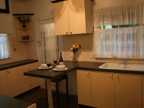 Tudor Cottages Mount Dandenong - South Australia Travel 8