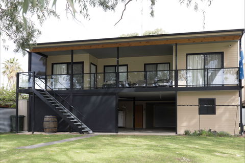 192 Page Drive Blanchetown -River Shack Rentals - South Australia Travel 0