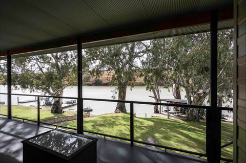 192 Page Drive Blanchetown -River Shack Rentals - South Australia Travel 1