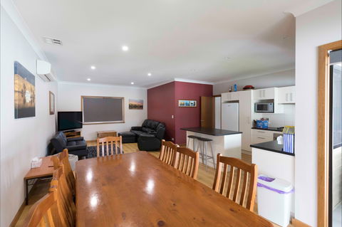 192 Page Drive Blanchetown -River Shack Rentals - South Australia Travel 4