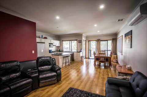 192 Page Drive Blanchetown -River Shack Rentals - South Australia Travel 5