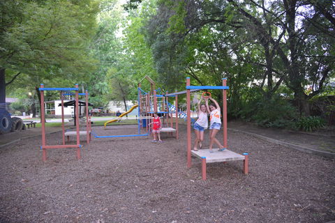 Ardern's Caravan Park Myrtleford - South Australia Travel 4